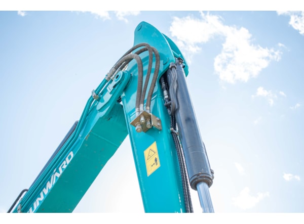 Midiexcavator SUNWARD SWE 60 Uf de vanzare